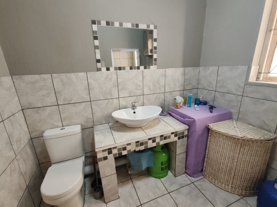 8 Bedroom Property for Sale in Sydenham Eastern Cape